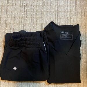 Black Figs Scrub Set
